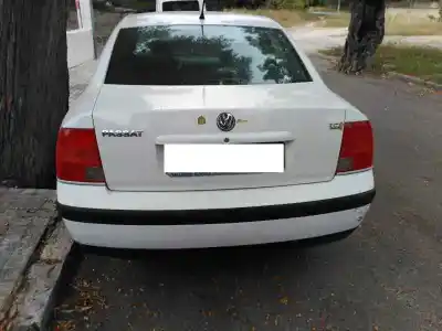 Veículo de Sucata volkswagen passat b5 (3b2) 1.8 do ano 1999 alimentado adr