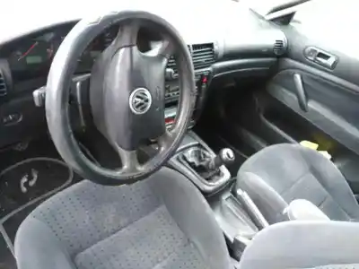 Veículo de Sucata volkswagen passat b5 (3b2) 1.8 do ano 1999 alimentado adr