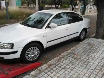 Veículo de Sucata volkswagen passat b5 (3b2) 1.8 do ano 1999 alimentado adr
