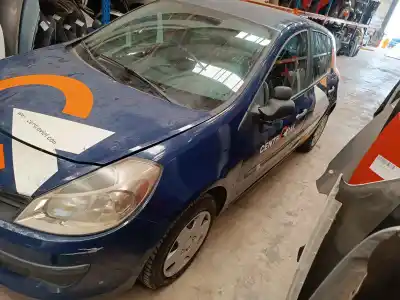 Véhicule à la ferraille renault                                            clio iii                                                                                                                                                                                                                                                   confort dynamique                                                                                                                                                                                                                                          de l'année 2008 alimenté k9k766