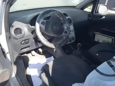 Veicolo di demolizione opel corsa d catch me dell'anno 2013 alimentato a10xep