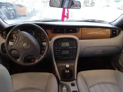 Sloopvoertuig jaguar x-type i (x400) 2.5 v6 a las 4 ruedas van het jaar 2002 aangedreven xb