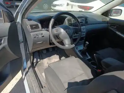 Veículo de Sucata toyota corolla (e12) 2.0 d-4d linea luna berlina do ano 2005 alimentado 1cdftv