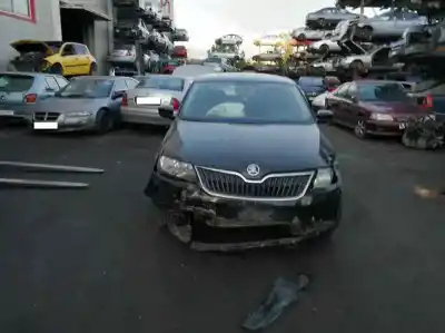 Veículo de Sucata skoda rapid active do ano 2014 alimentado cay