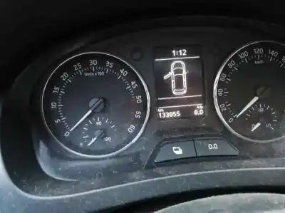 Veículo de Sucata skoda rapid active do ano 2014 alimentado cay