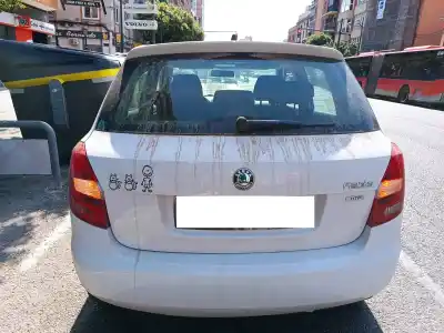 Veicolo di demolizione skoda fabia (5j2 ) young dell'anno 2012 alimentato cgp