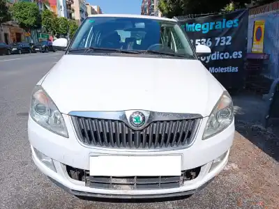 Veicolo di demolizione skoda fabia (5j2 ) young dell'anno 2012 alimentato cgp