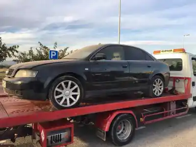 Veicolo di demolizione audi a4 berlina (8e) 2.5 v6 24v tdi dell'anno 2004 alimentato ake