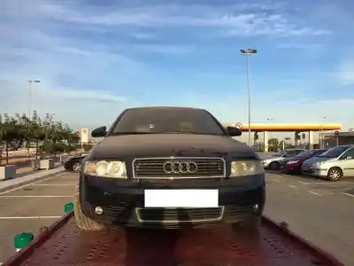 Veicolo di demolizione audi a4 berlina (8e) 2.5 v6 24v tdi dell'anno 2004 alimentato ake