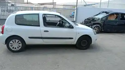Здавання транспортного засобу renault clio ii fase ii (b/cb0) authentique року 2006 потужний d7f726