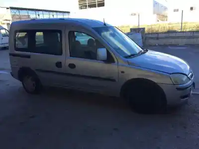 Veículo de Sucata opel combo familiar do ano 2004 alimentado y17dt