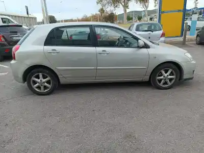 Veículo de Sucata toyota corolla (e12) 2.0 d-4d linea luna berlina do ano 2004 alimentado 1cdftv