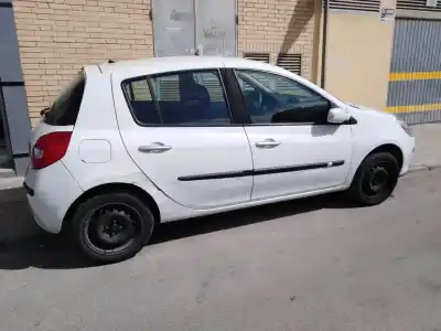 Sloopvoertuig renault                                            clio iii                                                                                                                                                                                                                                                   emotion                                                                                                                                                                                                                                                    van het jaar 2007 aangedreven k9k768