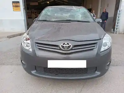 Sloopvoertuig toyota auris active van het jaar 2010 aangedreven 1ndtv