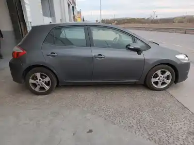 Sloopvoertuig toyota auris active van het jaar 2010 aangedreven 1ndtv