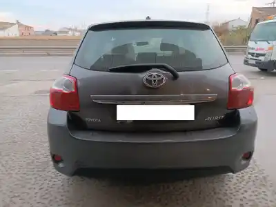 Sloopvoertuig toyota auris active van het jaar 2010 aangedreven 1ndtv
