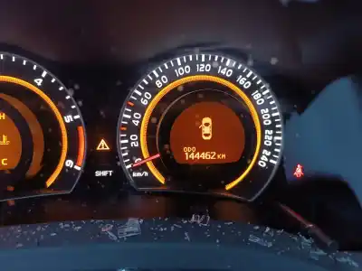 Sloopvoertuig toyota auris active van het jaar 2010 aangedreven 1ndtv