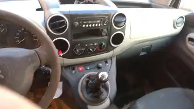 Veículo de Sucata citroen berlingo first combi 1.6 hdi 75 sx do ano 2013 alimentado 9h06