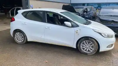 Veicolo di demolizione kia cee'd (jd) 1.4 cvvt dell'anno 2015 alimentato g4fa