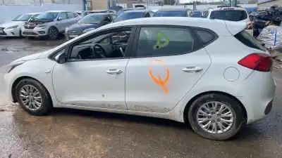 Veicolo di demolizione kia cee'd (jd) 1.4 cvvt dell'anno 2015 alimentato g4fa