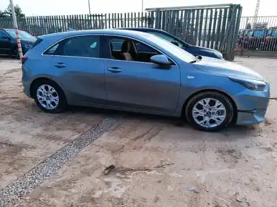 Sloopvoertuig kia ceed concept 120 cv / 88 kw van het jaar 2022 aangedreven 