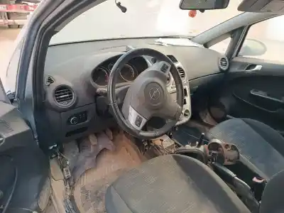 Véhicule à la ferraille opel corsa d catch me de l'année 2011 alimenté a13dtc