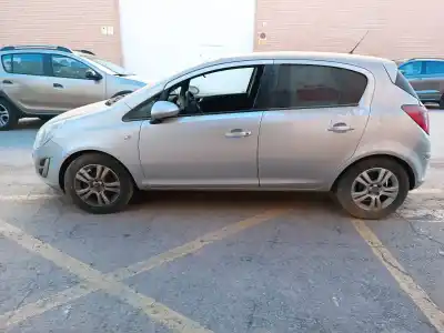Véhicule à la ferraille opel corsa d catch me de l'année 2011 alimenté a13dtc