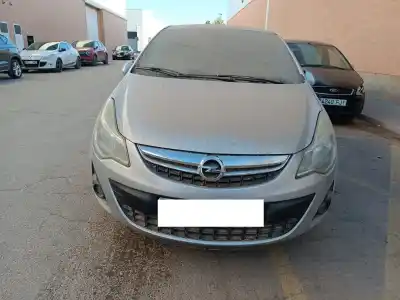 Véhicule à la ferraille opel corsa d catch me de l'année 2011 alimenté a13dtc