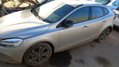 Scrapping Vehicle VOLVO V40 Kinetic of the year 2017 powered D4204T9