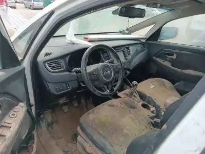 Veicolo di demolizione kia carens ( ) basic dell'anno 2017 alimentato d4fd