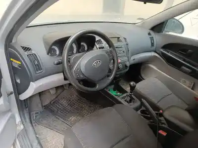 Veicolo di demolizione kia cee'd fastback (ed) 1.6 crdi 115 dell'anno 2009 alimentato d4fb