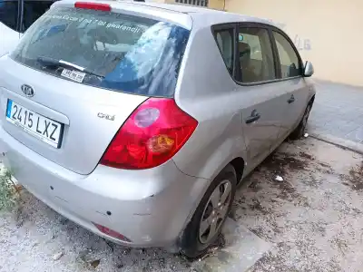 Veicolo di demolizione kia cee'd fastback (ed) 1.6 crdi 115 dell'anno 2009 alimentato d4fb