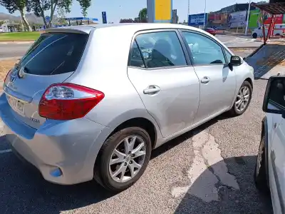 Sloopvoertuig toyota auris active van het jaar 2012 aangedreven 1ndtv