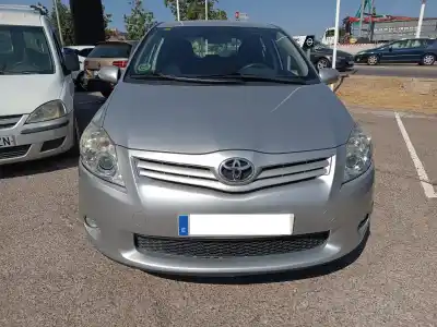 Sloopvoertuig toyota auris active van het jaar 2012 aangedreven 1ndtv