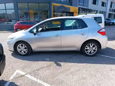 Sloopvoertuig toyota auris active van het jaar 2012 aangedreven 1ndtv