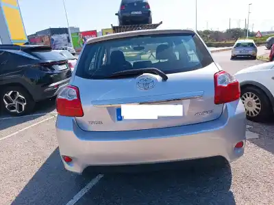 Sloopvoertuig toyota auris active van het jaar 2012 aangedreven 1ndtv