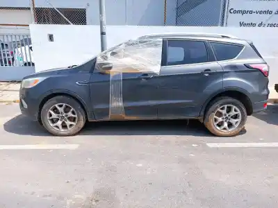 Здавання транспортного засобу ford kuga (cbs) titanium року 2017 потужний t7ma