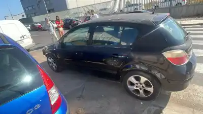 Verschrottungsfahrzeug OPEL ASTRA H BERLINA  des Jahres 2005 angetrieben Z16XEP