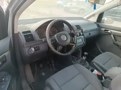 Verschrottungsfahrzeug VOLKSWAGEN TOURAN VAN (1T1, 1T2)  des Jahres 2004 angetrieben BKC