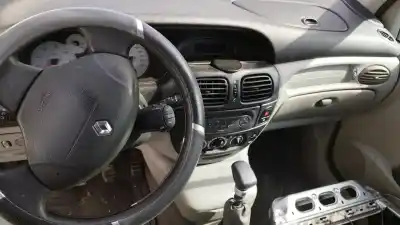 Veicolo di demolizione renault scenic rx4 (ja0) 1.9 dci salomon dell'anno 2002 alimentato f9q k7