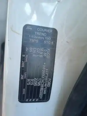 Sloopvoertuig ford transit courier limited 74 cv / 55 kw van het jaar 2017 aangedreven xucd