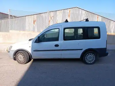 Veículo de Sucata opel combo familiar do ano 2002 alimentado y17dtl