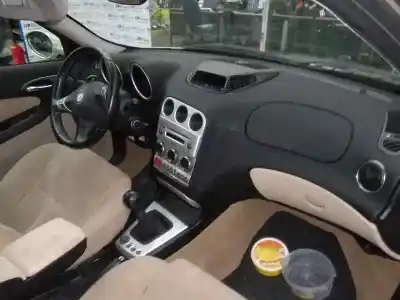 Здавання транспортного засобу alfa romeo alfa 156 1.9 jtd 8v distinctive року 2004 потужний 937a2000