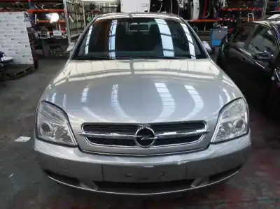 Véhicule à la ferraille OPEL VECTRA C BERLINA Club de l'année 2003 alimenté Z18XE