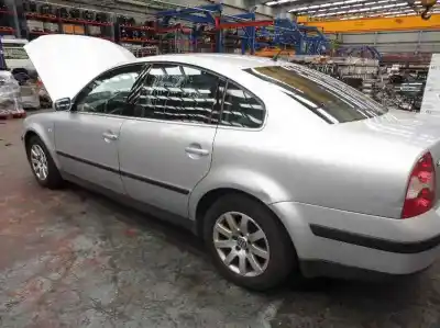 Sloopvoertuig volkswagen passat berlina (3b3) trendline van het jaar 2001 aangedreven awt
