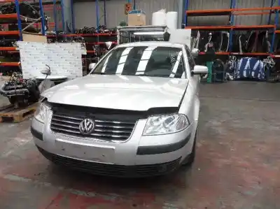 Sloopvoertuig volkswagen passat berlina (3b3) trendline van het jaar 2001 aangedreven awt