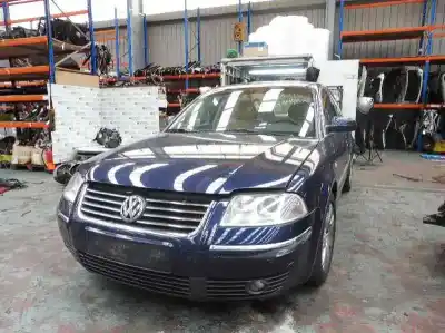 Sloopvoertuig VOLKSWAGEN PASSAT BERLINA (3B3) Highline van het jaar 2001 aangedreven AWT