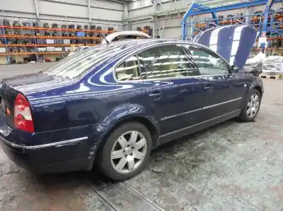 Sloopvoertuig volkswagen passat berlina (3b3) highline van het jaar 2001 aangedreven awt