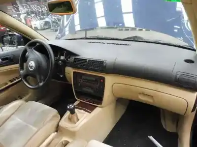 Sloopvoertuig volkswagen passat berlina (3b3) highline van het jaar 2001 aangedreven awt