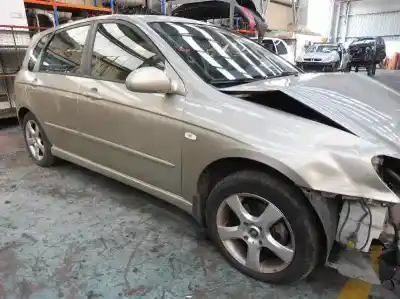 Veículo de Sucata kia cerato 2.0 lx crdi familiar do ano 2006 alimentado d4ea